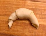 Füstölt sajtos, magvas mini kiflik recept fázis 8 fotója