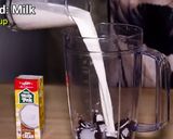 A picture of step 1 of Oreo milkshake.
