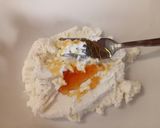 A picture of step 1 of Bruschetta with goat's cheese, honey and thyme.