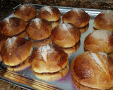 Foto del paso 6 de la receta: Suizos o bollos de leche
