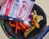 Foto langkah ke 1 dari resep Semur Ayam Kecap Pedas.