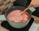 Foto langkah ke 2 dari resep Puding Sedot Strawberry.