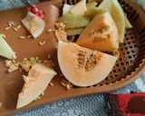 A picture of step 1 of Muskmelon Lassi.