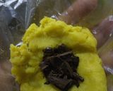 Foto langkah ke 3 dari resep Bola ubi coklat crispy.