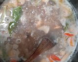 Foto langkah ke 3 dari resep Sup Tomyum Bening.