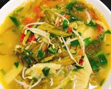 Hình bước làm 2 của món Canh Dưa Chua Nấu Thơm 🍲