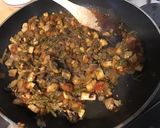 Une image de l'étape 7 de Champignons monstres farcis (oignon de roscoff,salicornes,sauce tomate maison,épices).