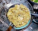 Foto langkah ke 5 dari resep Telur Dadar Talas.