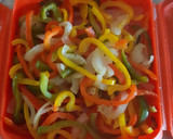 Foto del paso 3 de la receta: Pimientos y cebolla especiados en Lékué