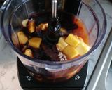 A picture of step 2 of Thai Mango Chicken.