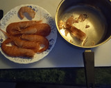 Foto del paso 4 de la receta: Filetes de merluza con gambones en salsa marinera