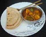 A picture of step 5 of Aloo Paneer With Capsicum Curry/ Paneer Aloo Aur Shimla Mirch Ki Tariwali Sabzi.