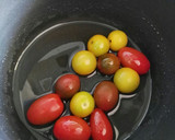 Foto del paso 2 de la receta: Tostadas de queso, cherry caramelizados y anchoa