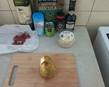 Foto del paso 1 de la receta: Ensalada de peras, uvas y rúcula con viruta de ibérico de bellota y parmesano y su aliño