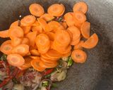 Foto langkah ke 2 dari resep Tumis Wortel Pokcoy.