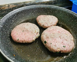 Foto del paso 2 de la receta: Hamburguesas a la plancha con salteado de champiñones y ajos!!!
