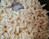 Foto del paso 1 de la receta: Pasta con salsa de peras al queso azul y nueces 💙