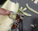Foto del paso 3 de la receta: Tallarines de calabacín con magro