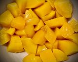Foto del paso 7 de la receta: Poke de langostinos, tofu, guisantes y melocotón