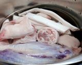 Hình bước làm 2 của món Bún bò giò heo