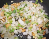 Foto del paso 1 de la receta: Champiñones con ajos tiernos