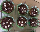 A picture of step 8 of Spider Cakes!!.