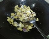 Gambar langkah 4 resipi Ayam Goreng Cendawan.