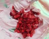 Foto del paso 1 de la receta: Brazo de gitano de crema de frutillas 🍓