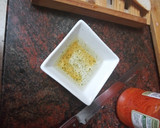 Foto del paso 1 de la receta: Canapés de jamón, pimiento morrón, tomate y cebolla express