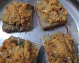A picture of step 3 of Schezwan bread pockets.