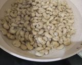 Foto langkah ke 3 dari resep Kacang Mede Goreng Gurih.