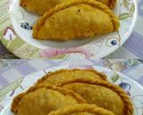 A picture of step 5 of Aalu k Samosay in 3 different Shape.