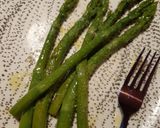 Une image de l'étape 4 de Asperges vertes poêlées au parmesan.
