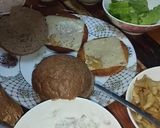 صورة لخطوة 4 من وصفة برجر لحمة بالبصل المكرمل والفطر 🧅🍄 وبرجر اسكالوب الدجاج بالفطر والكريمه 😋🍔