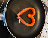 Foto del paso 3 de la receta: Corazoncitos de Frankfurt y tortilla