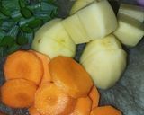 Foto langkah ke 1 dari resep Sop kentang wortel soun.