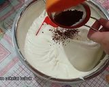 Foto langkah ke 3 dari resep Bolu Gulung Tiramisu.