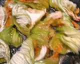 Foto del passaggio 6 della ricetta Tagliolini, crema di zucchine e pinoli con fiori croccanti