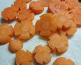 Hình bước làm 2 của món Canh nấm rong biển cà rốt