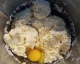 Foto del passaggio 3 della ricetta Danubio salato con salame ungherese e provola 👩‍🍳