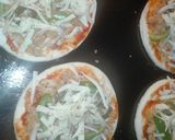 A picture of step 8 of Mini Pizzas.