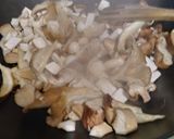 Foto del paso 2 de la receta: Salteado de setas con miel y jamón