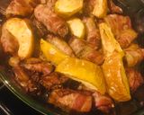 Csirkemáj baconbe tekerve, almával sütve recept fázis 3 fotója