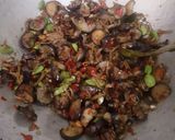 Foto langkah ke 8 dari resep Tumis Terong Teri Terasi Pedas.