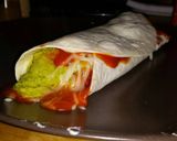 Foto del paso 4 de la receta Fajita de hummus, aguacate, tomate, mayonesa y queso