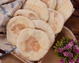 صورة لخطوة 5 من وصفة خبز عربي ~ الخبز المصري 💛