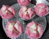 Foto langkah ke 4 dari resep Bolu Kukus Mekar Merah Putih.