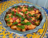 Une image de l'étape 12 de Salade de melon, groseilles rouges, pomelo, abricots et menthe.