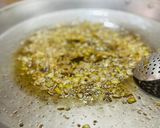 Foto del paso 4 de la receta: Paella de rape, ajos tiernos, espárragos y alcachofas 🥘 🧔♂️