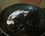 A picture of step 4 of Lab-e-shireen with chocolate apple crumbled crust.